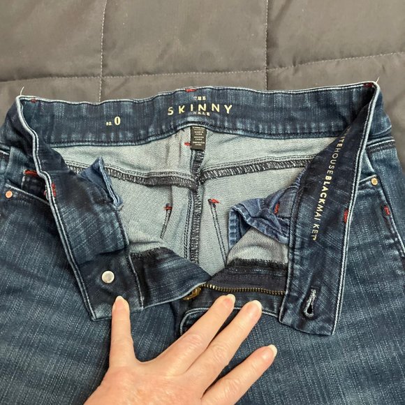 WHBM Skinny Ankle Jeans with Ankle Button Detailing - Size: 0 - Picture 11 of 16